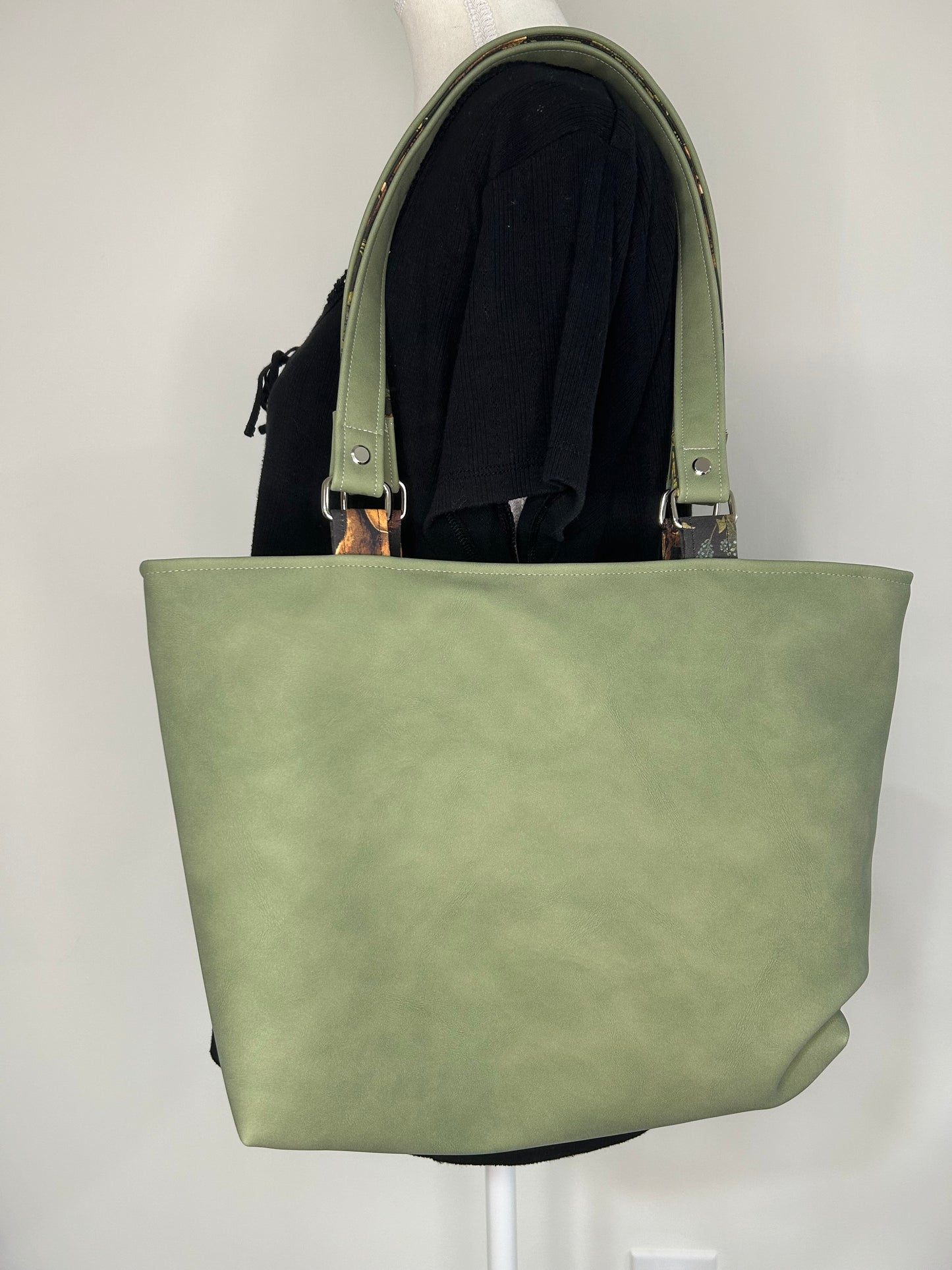 Hippity Hop Mala Shoulder Bag