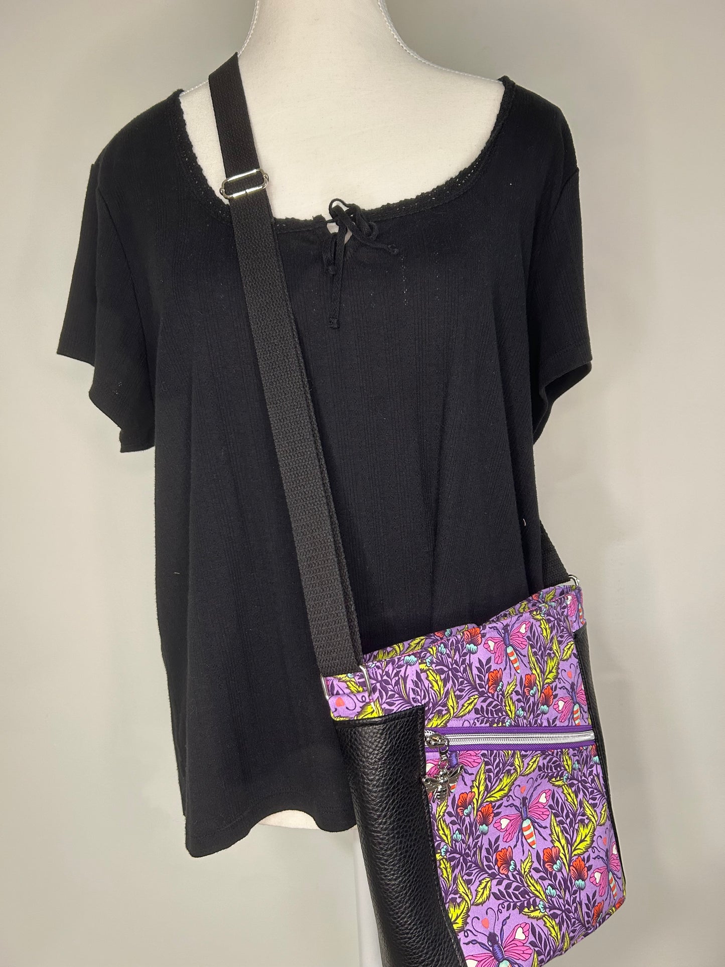 Bee Nice Teloujay 2.0 Crossbody Purse