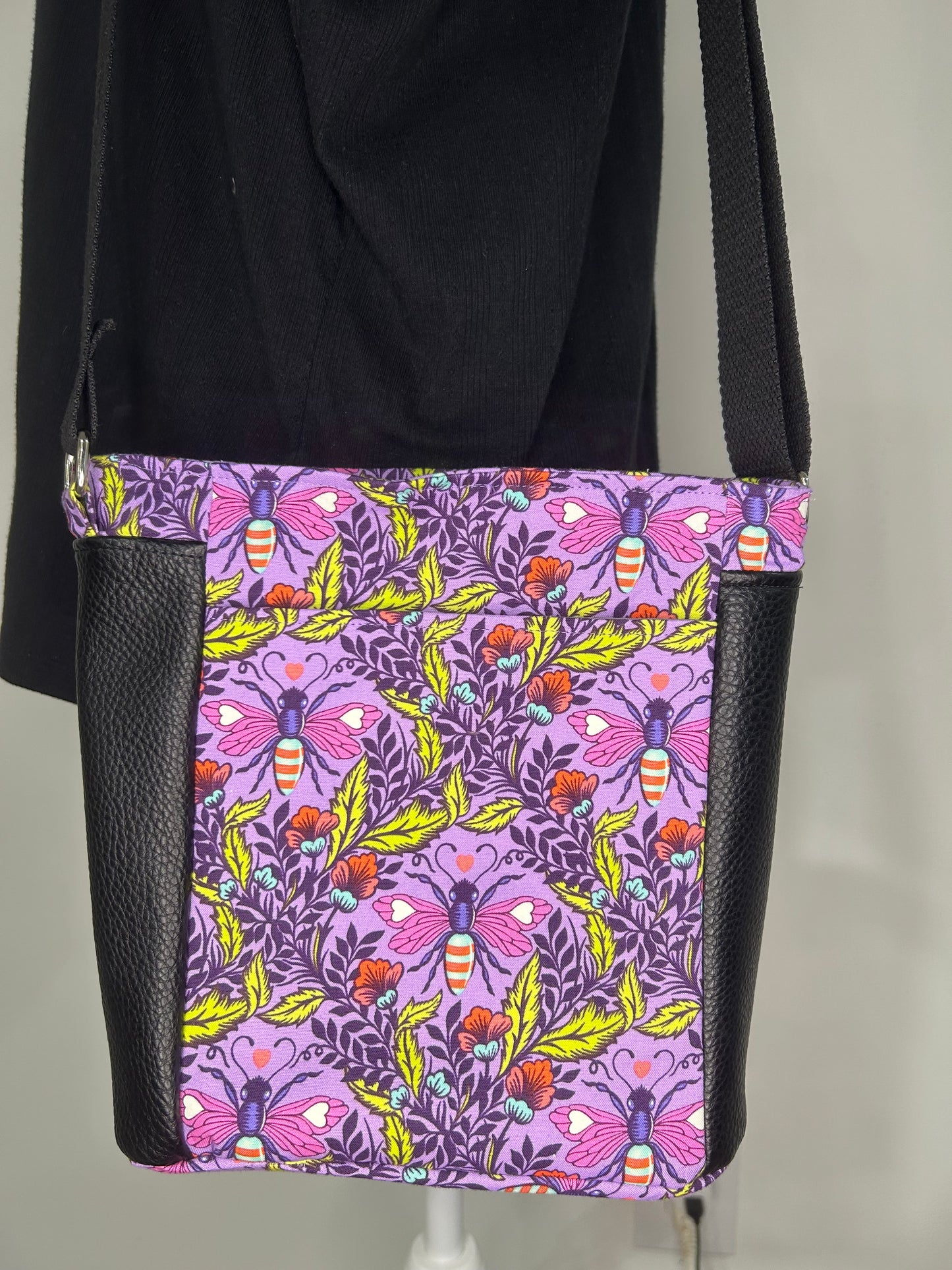 Bee Nice Teloujay 2.0 Crossbody Purse
