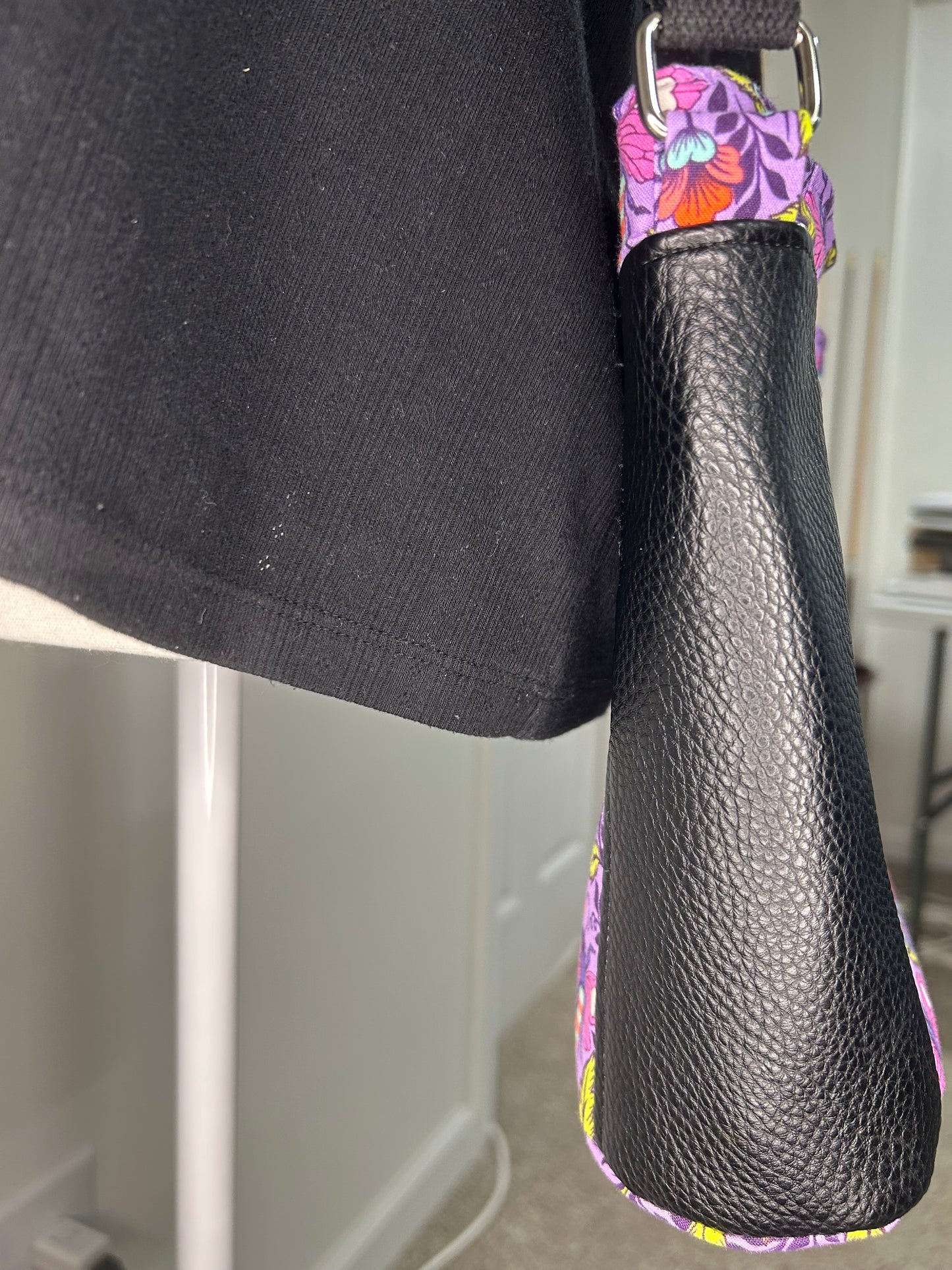 Bee Nice Teloujay 2.0 Crossbody Purse