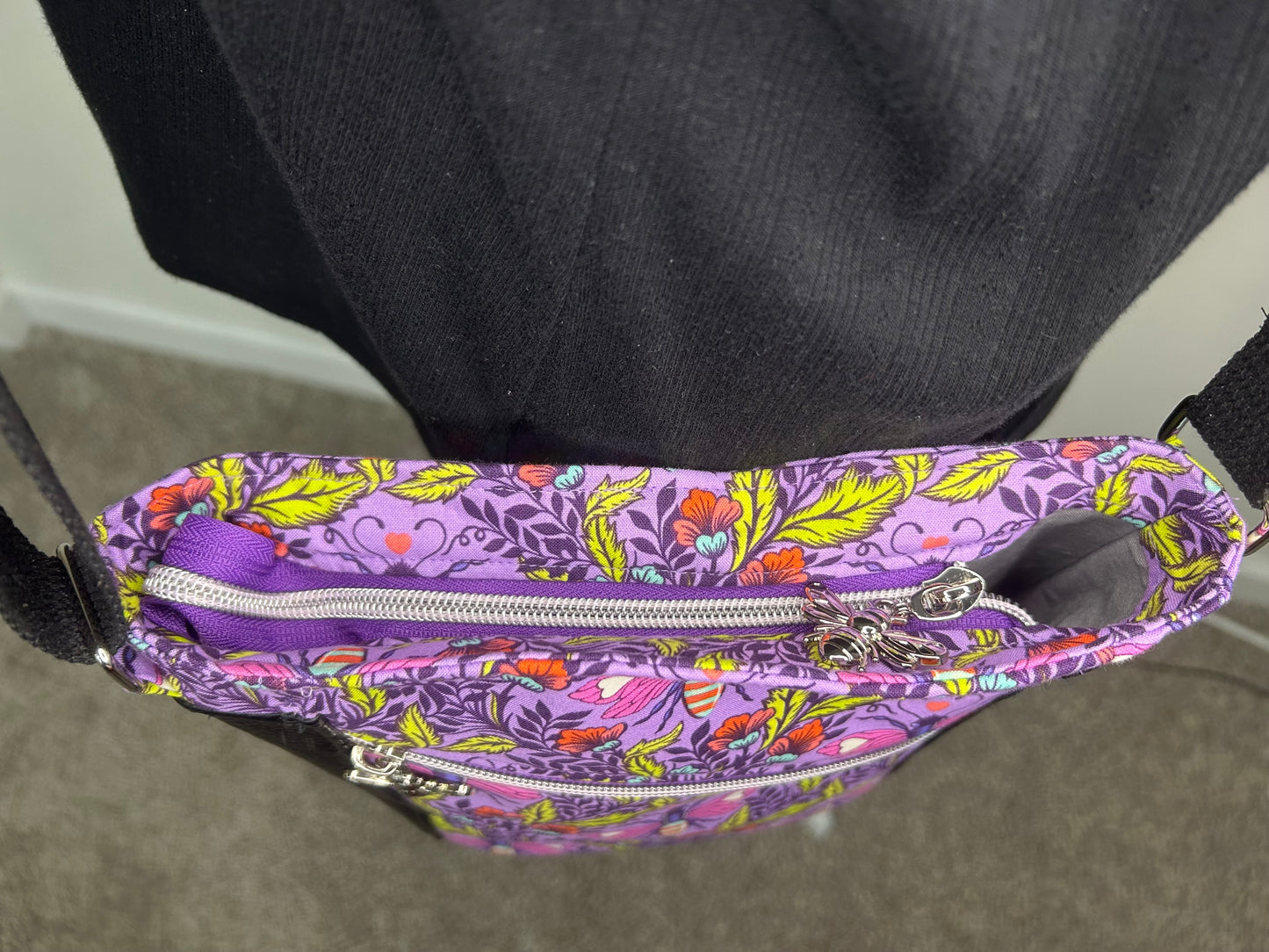 Bee Nice Teloujay 2.0 Crossbody Purse