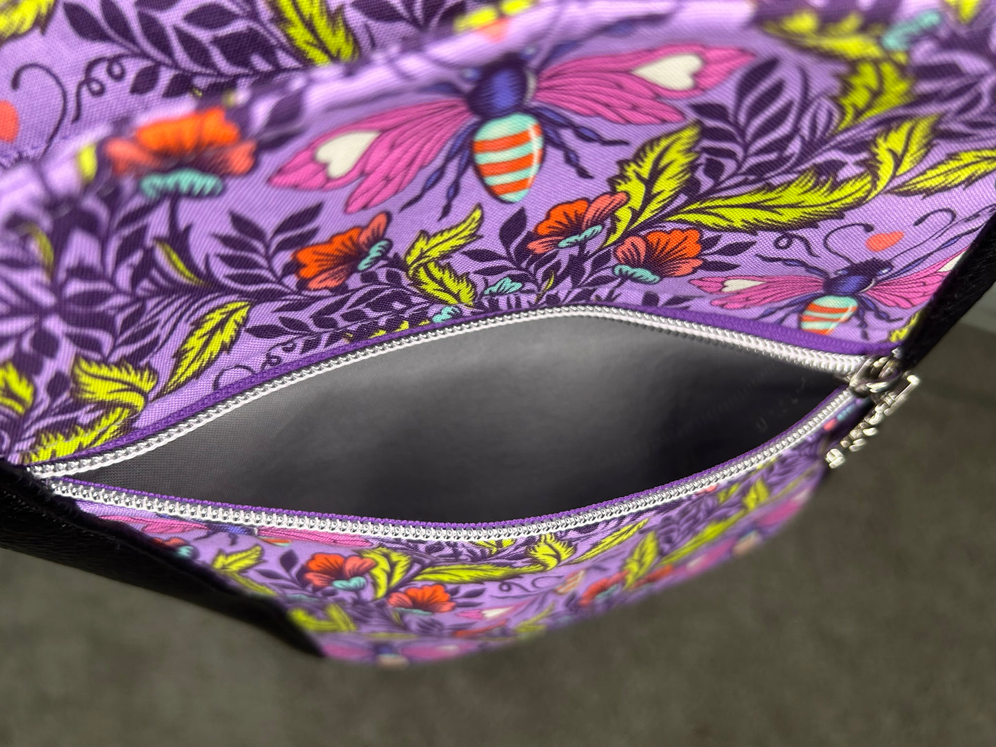 Bee Nice Teloujay 2.0 Crossbody Purse