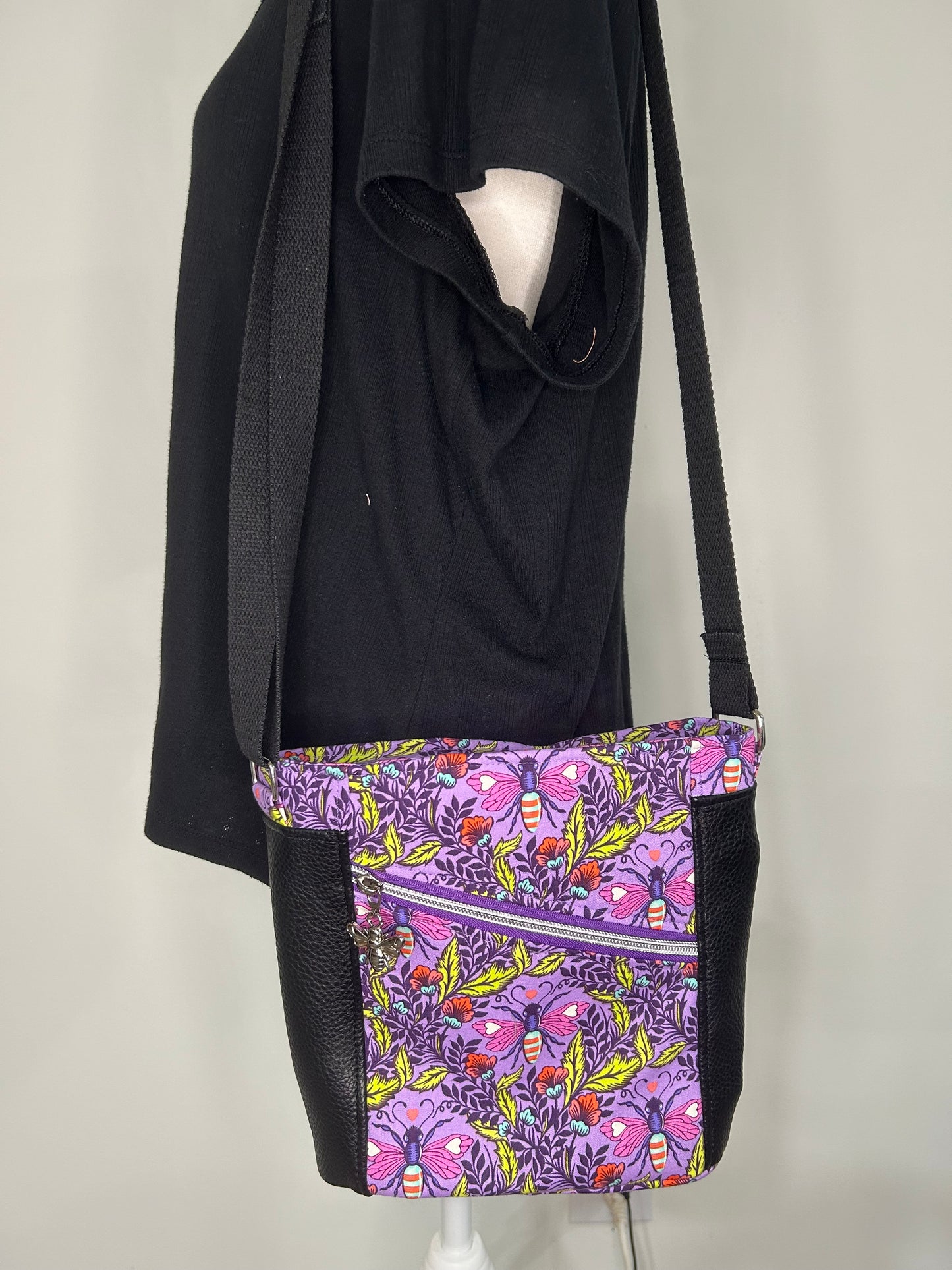 Bee Nice Teloujay 2.0 Crossbody Purse