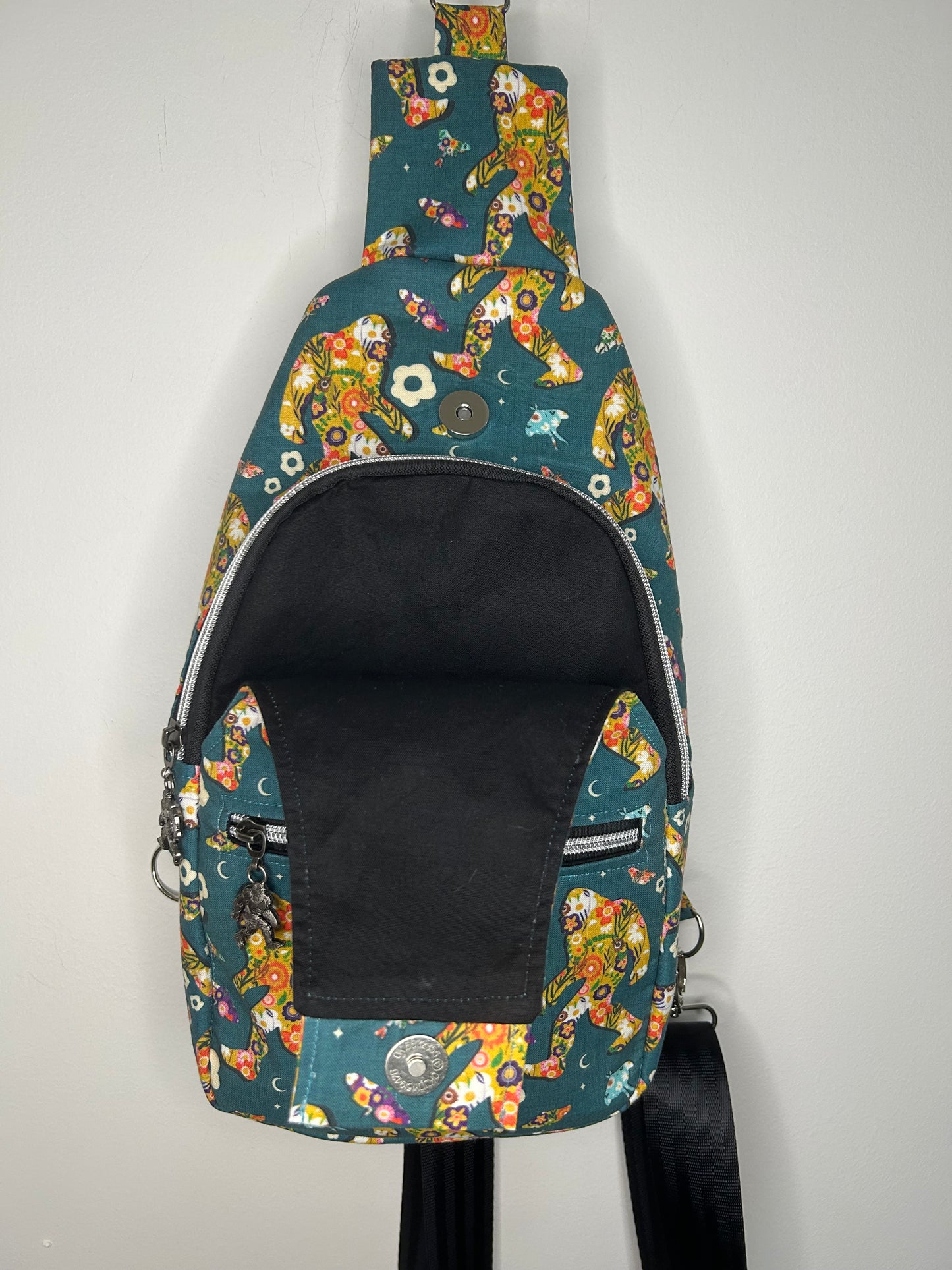 Frilly Bigfoot Retro Sling Bag