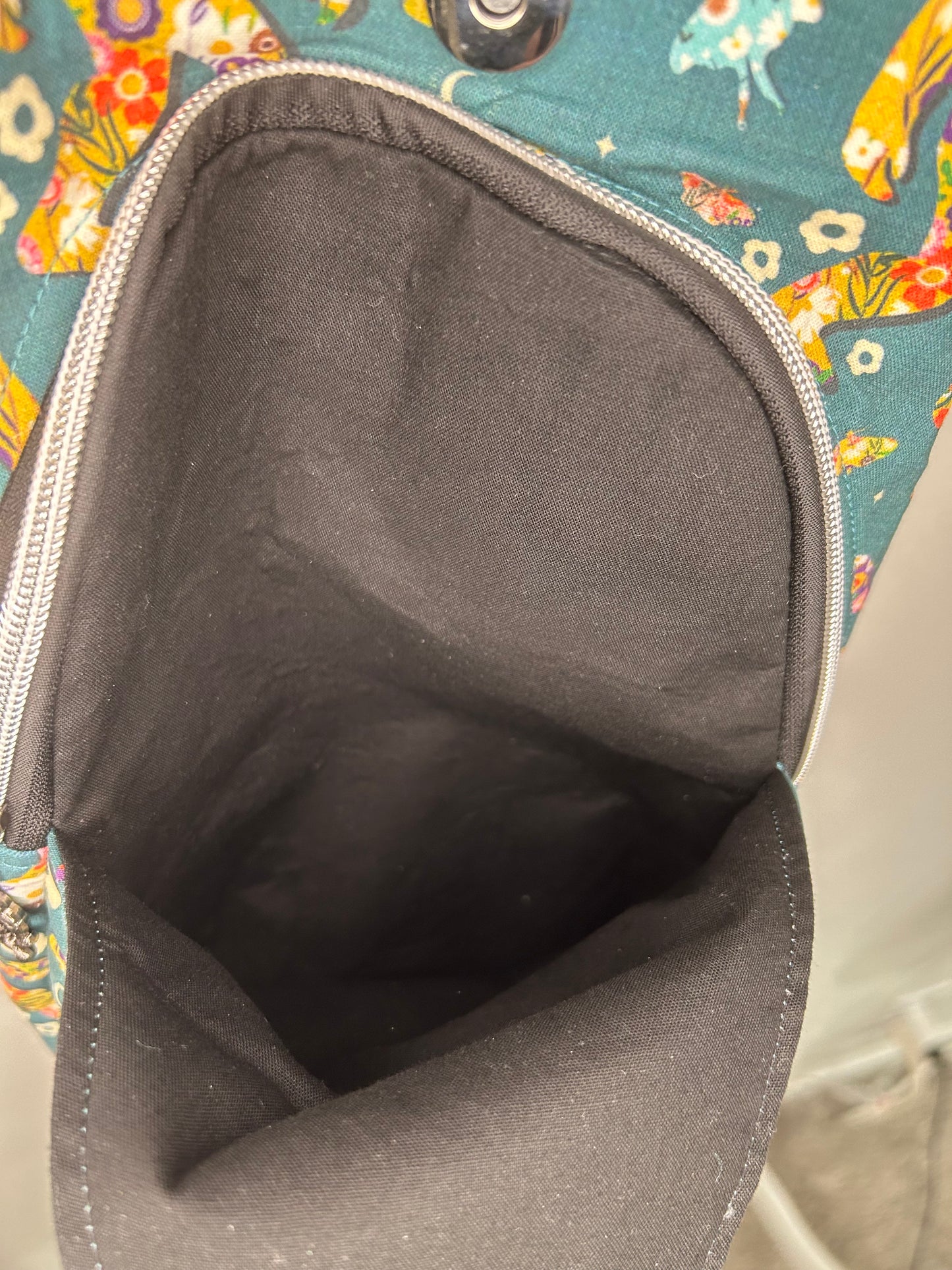 Frilly Bigfoot Retro Sling Bag