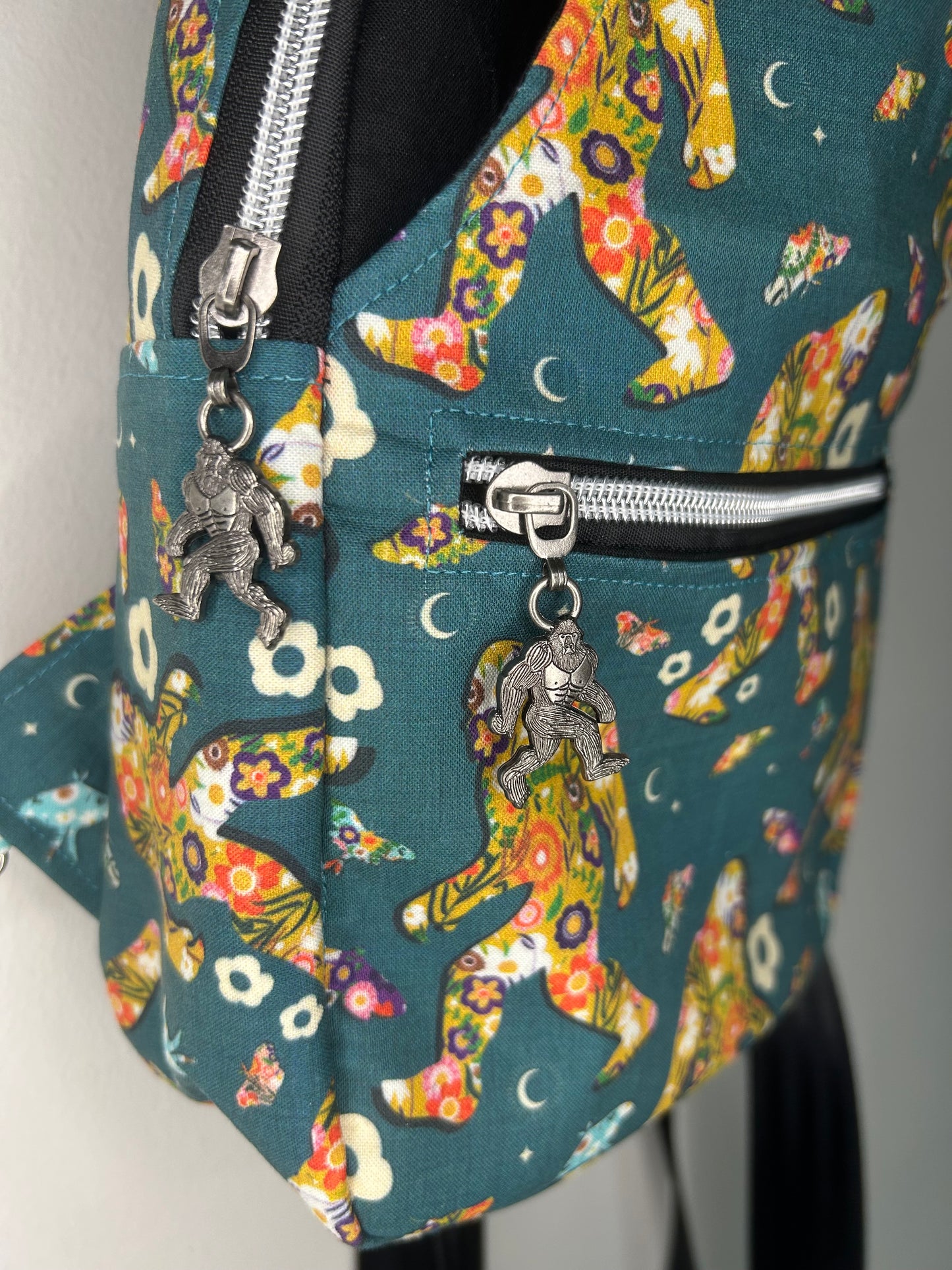 Frilly Bigfoot Retro Sling Bag