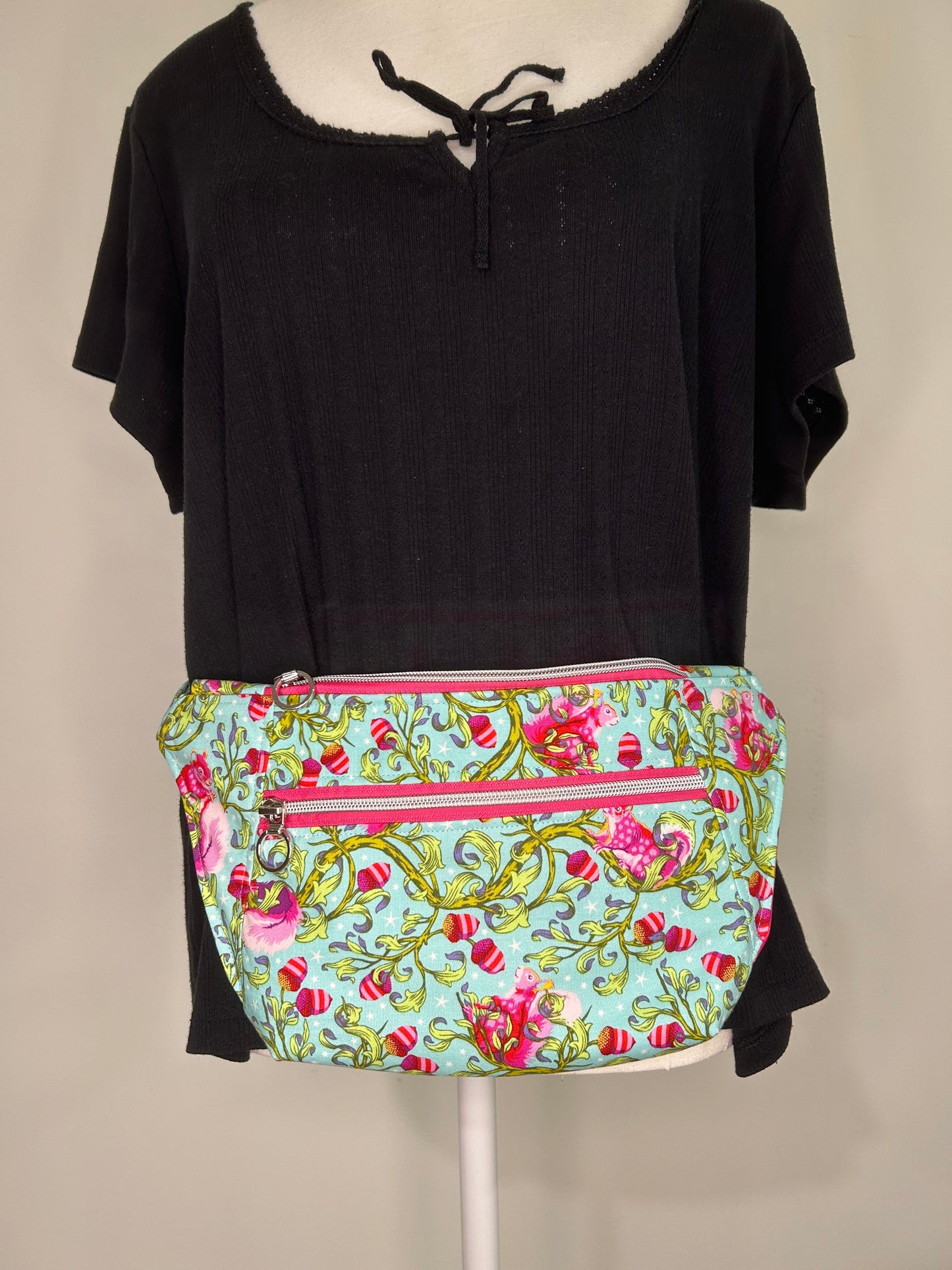 Get Squirrely Dayna Plus Sling/Fanny Pack