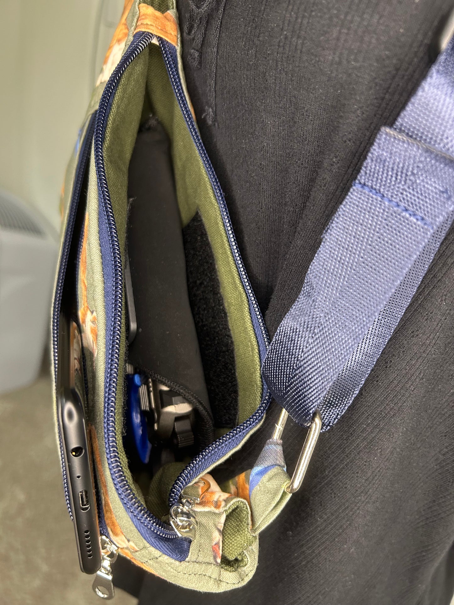 Bulldog Dayna Plus Concealed Carry Sling/Waist Bag