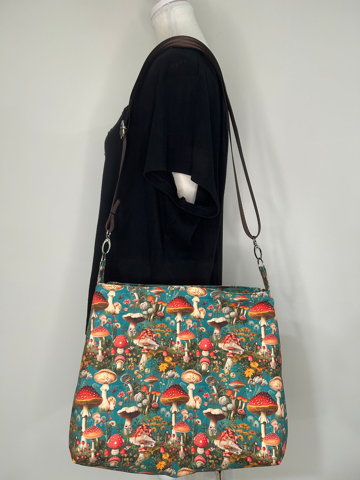 Trippy Shrooms Concealed Carry Crossbody/Shoulder Bag