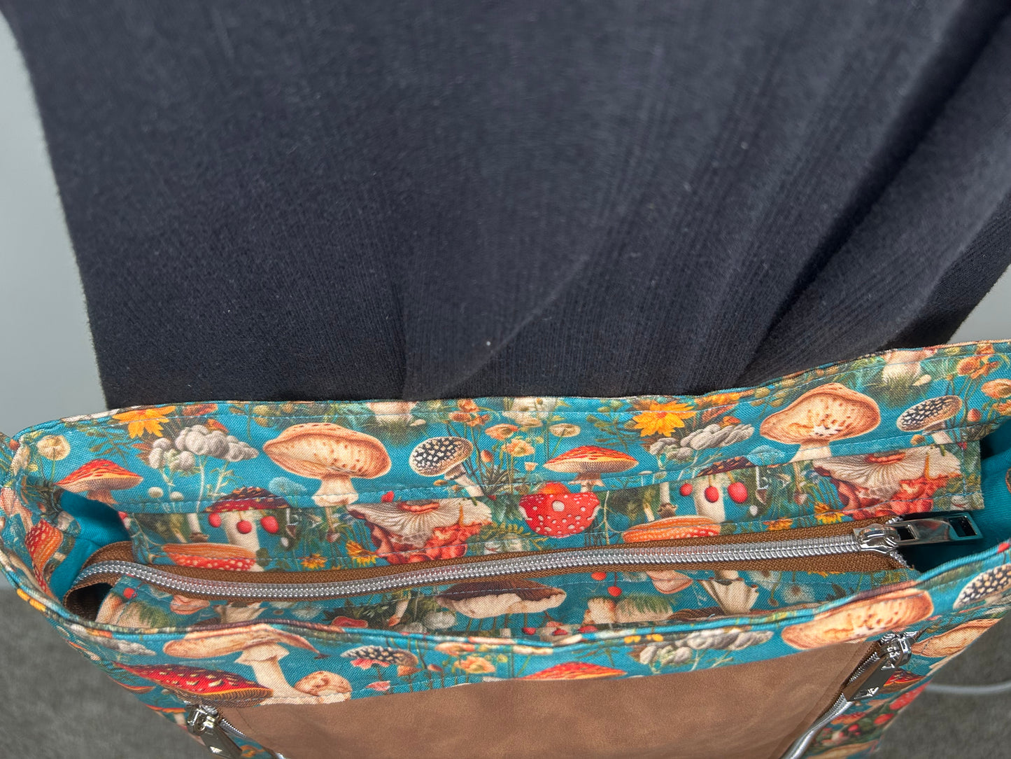 Trippy Shrooms Concealed Carry Crossbody/Shoulder Bag