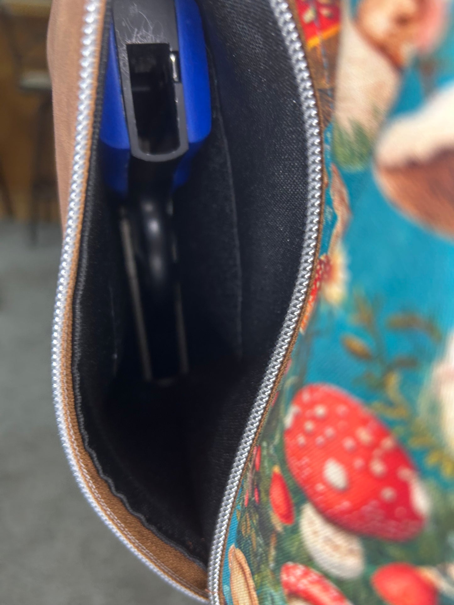 Trippy Shrooms Concealed Carry Crossbody/Shoulder Bag