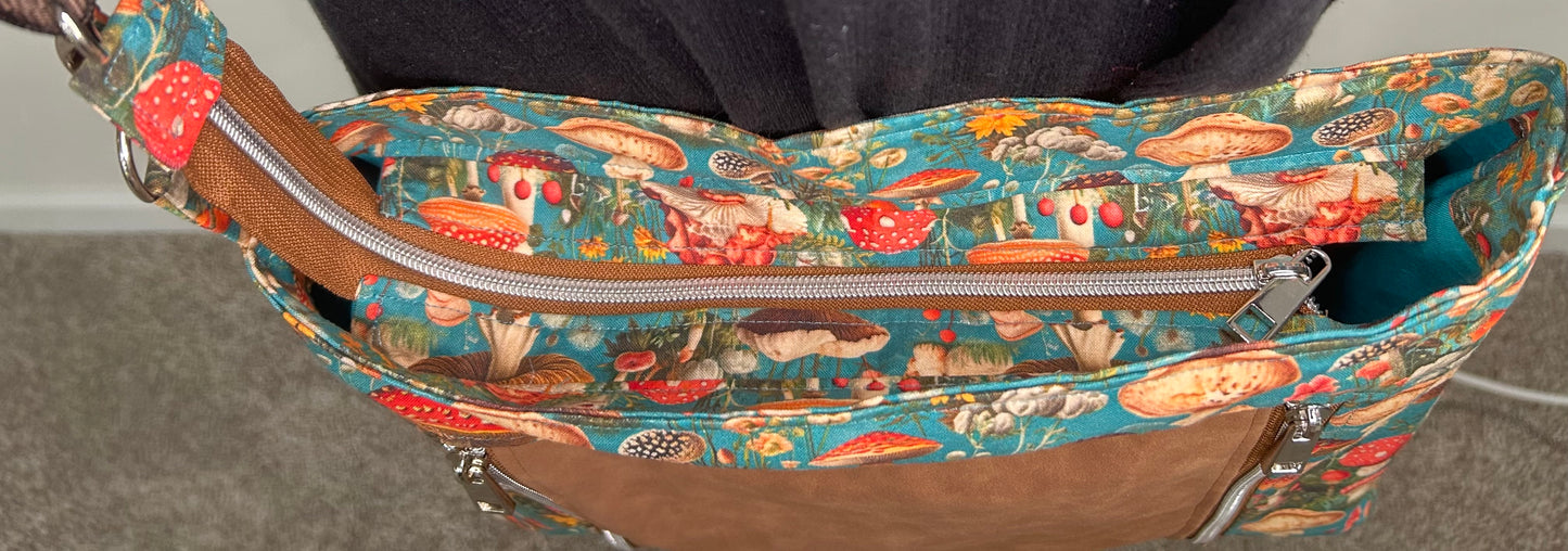 Trippy Shrooms Concealed Carry Crossbody/Shoulder Bag