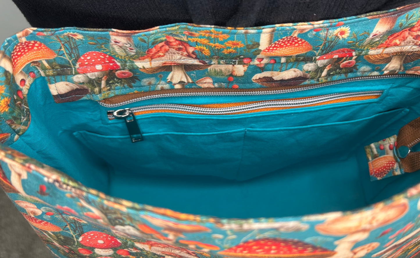 Trippy Shrooms Concealed Carry Crossbody/Shoulder Bag