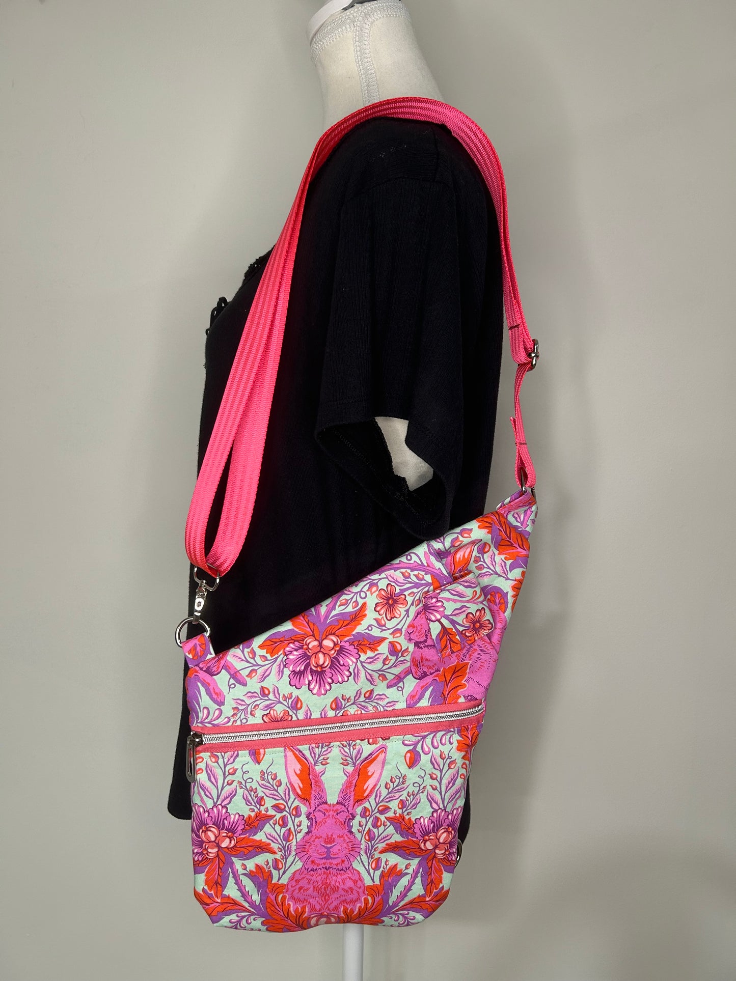 Hippity Hop Traveler Concealed Carry Convertible Crossbody/ Shoulder Bag