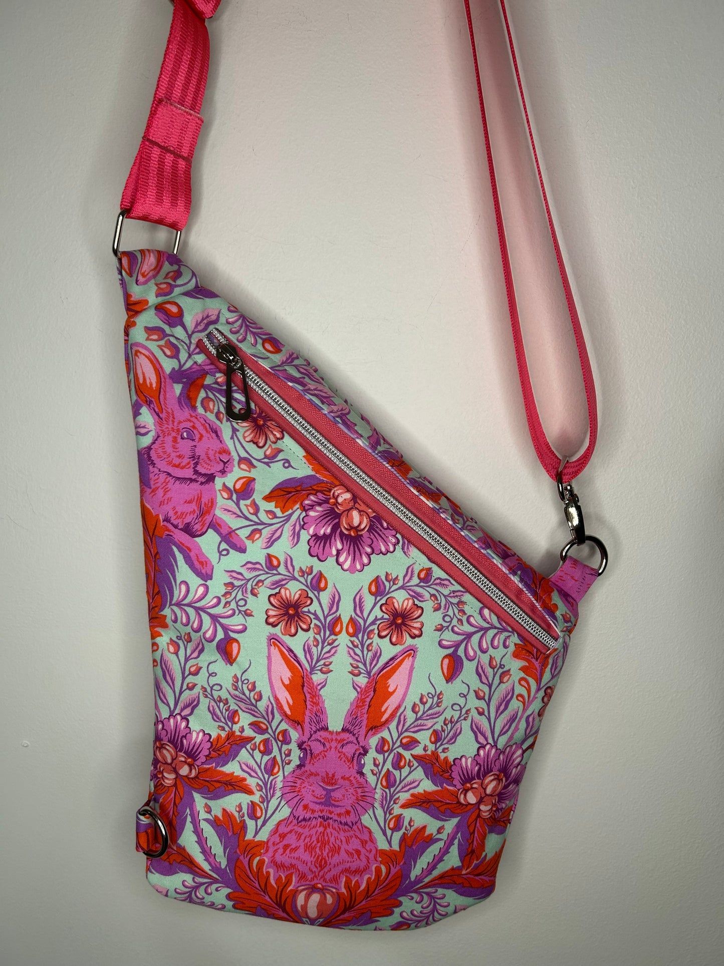 Hippity Hop Traveler Concealed Carry Convertible Crossbody/ Shoulder Bag