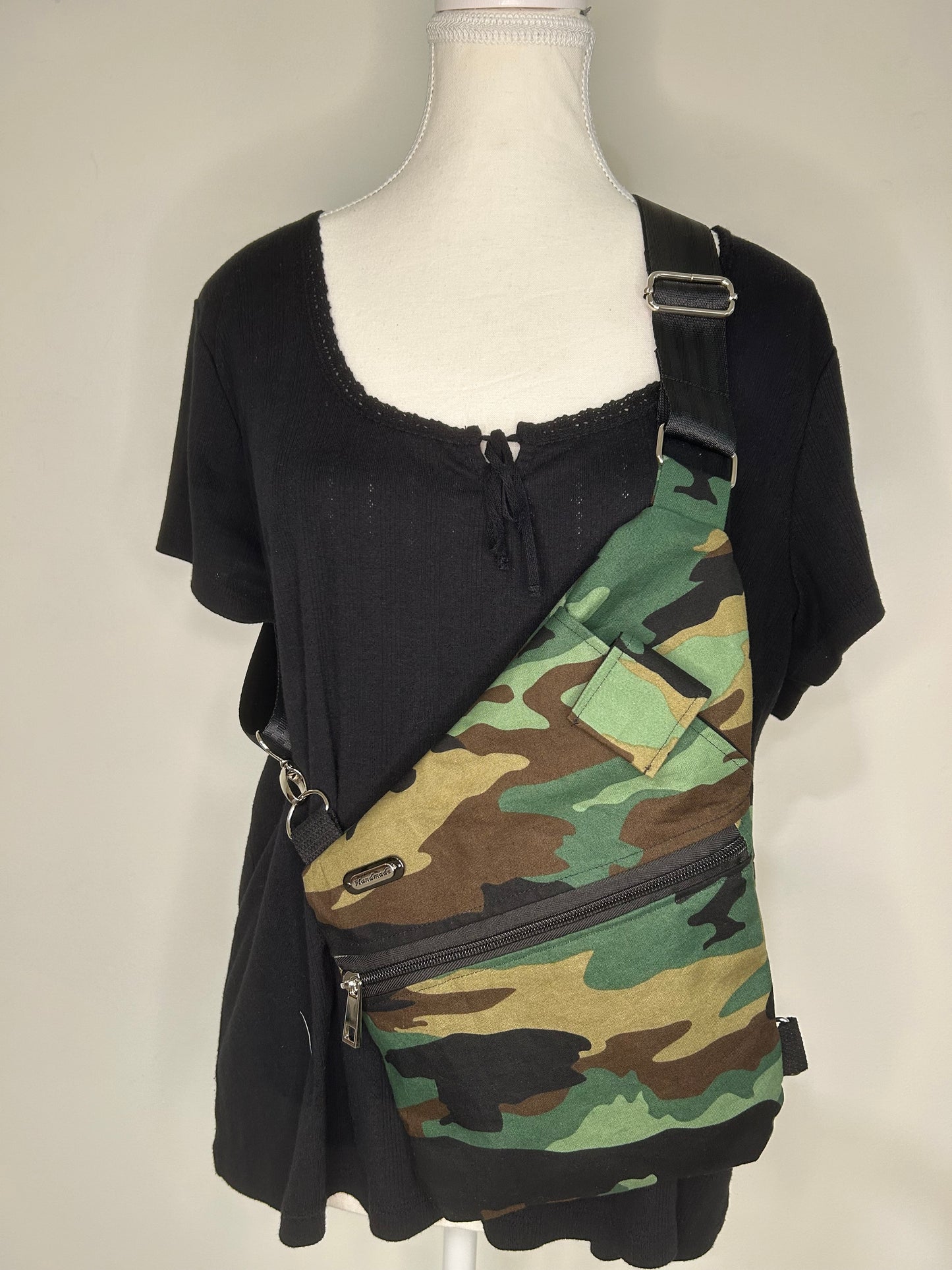 Unisex Camouflage Concealed Carry Convertible Sling / Crossbody and Shoulder Bag
