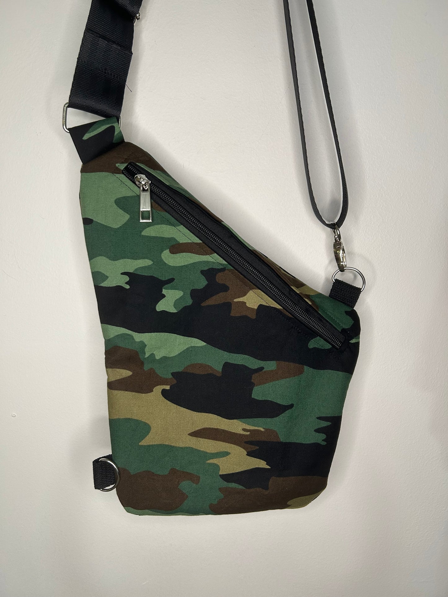 Unisex Camouflage Concealed Carry Convertible Sling / Crossbody and Shoulder Bag