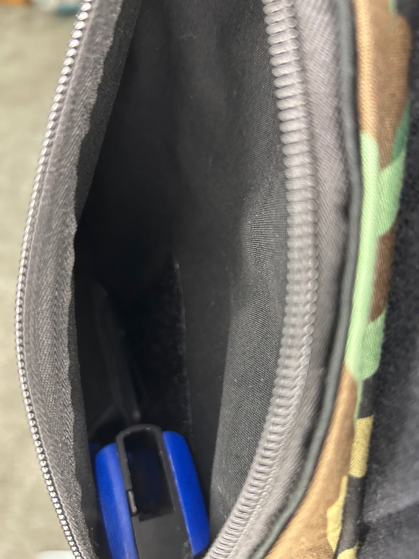 Unisex Camouflage Concealed Carry Convertible Sling / Crossbody and Shoulder Bag
