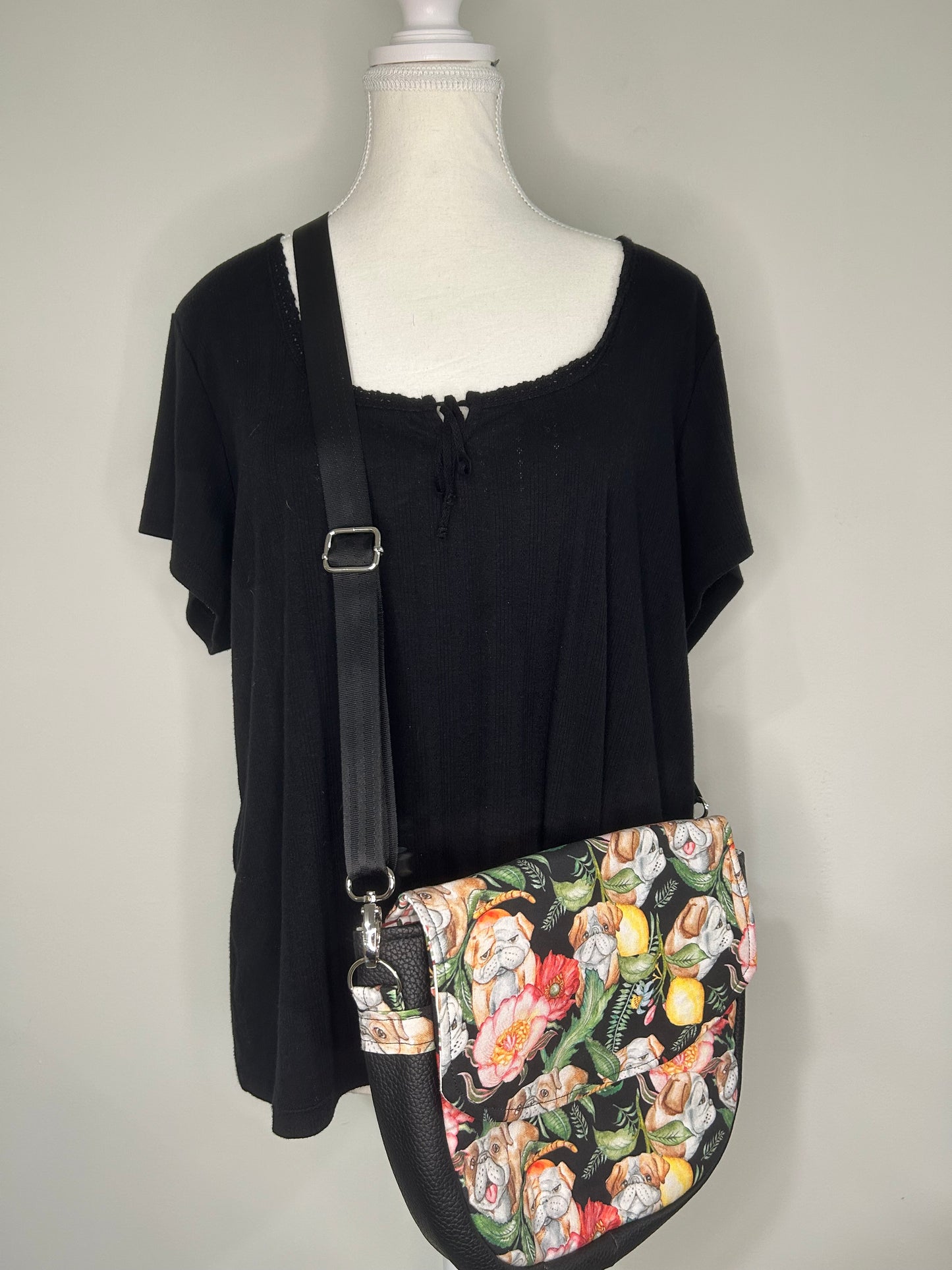 Lemons and Bulldog’s Serin Crossbody Bag