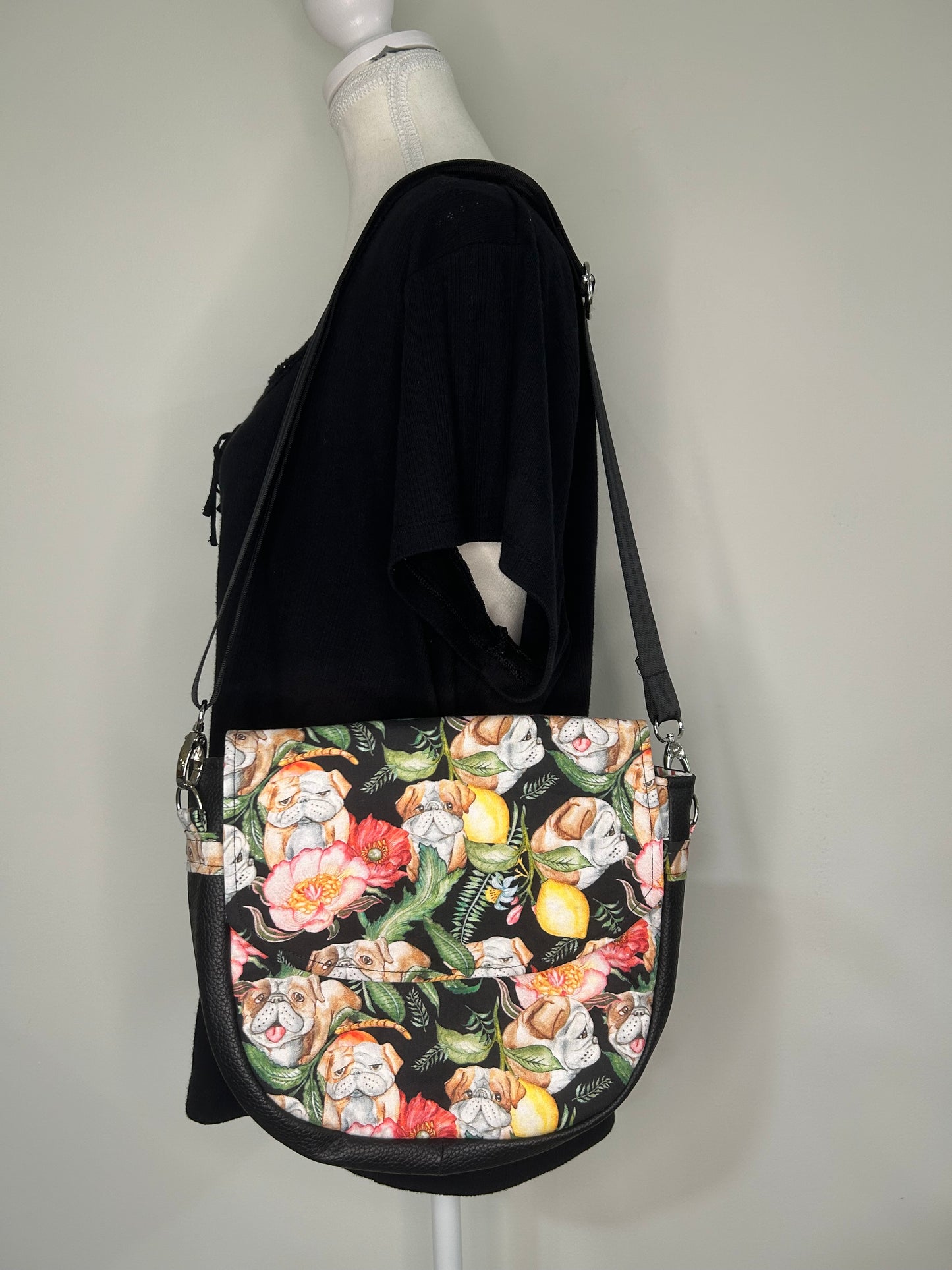 Lemons and Bulldog’s Serin Crossbody Bag