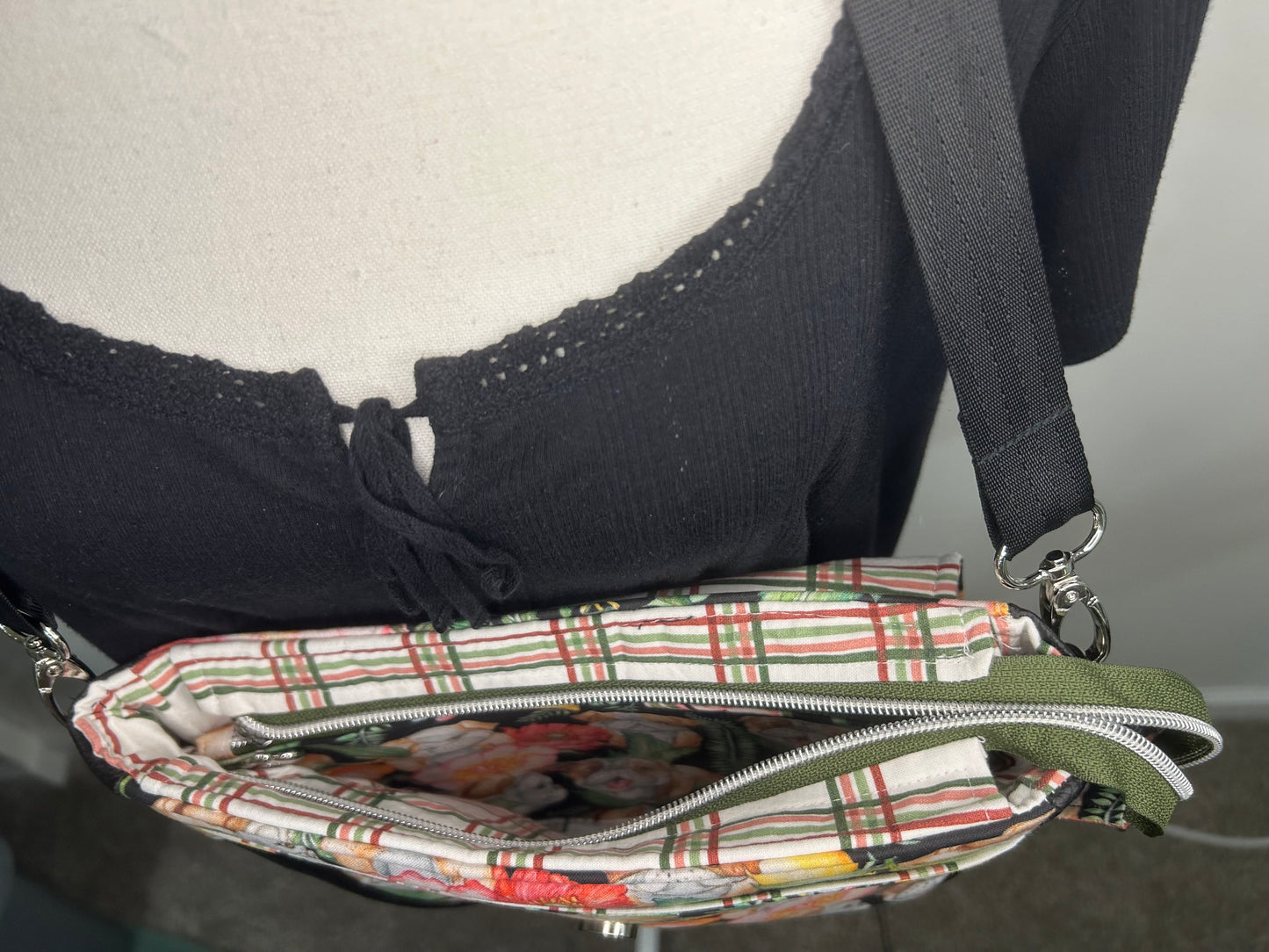 Lemons and Bulldog’s Serin Crossbody Bag