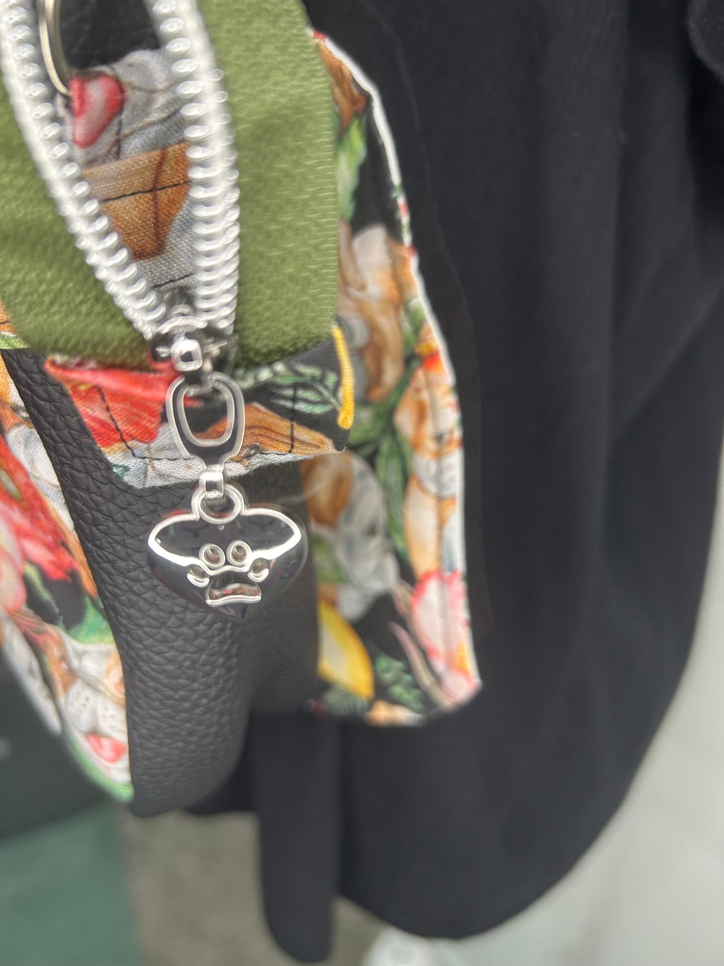 Lemons and Bulldog’s Serin Crossbody Bag