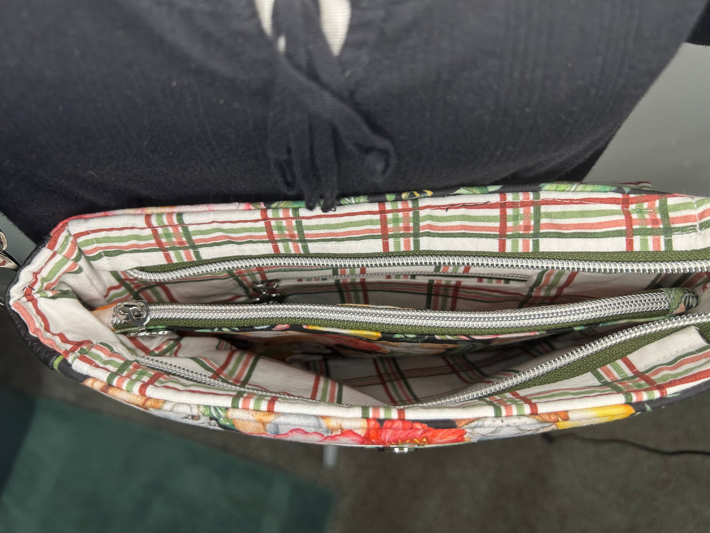 Lemons and Bulldog’s Serin Crossbody Bag