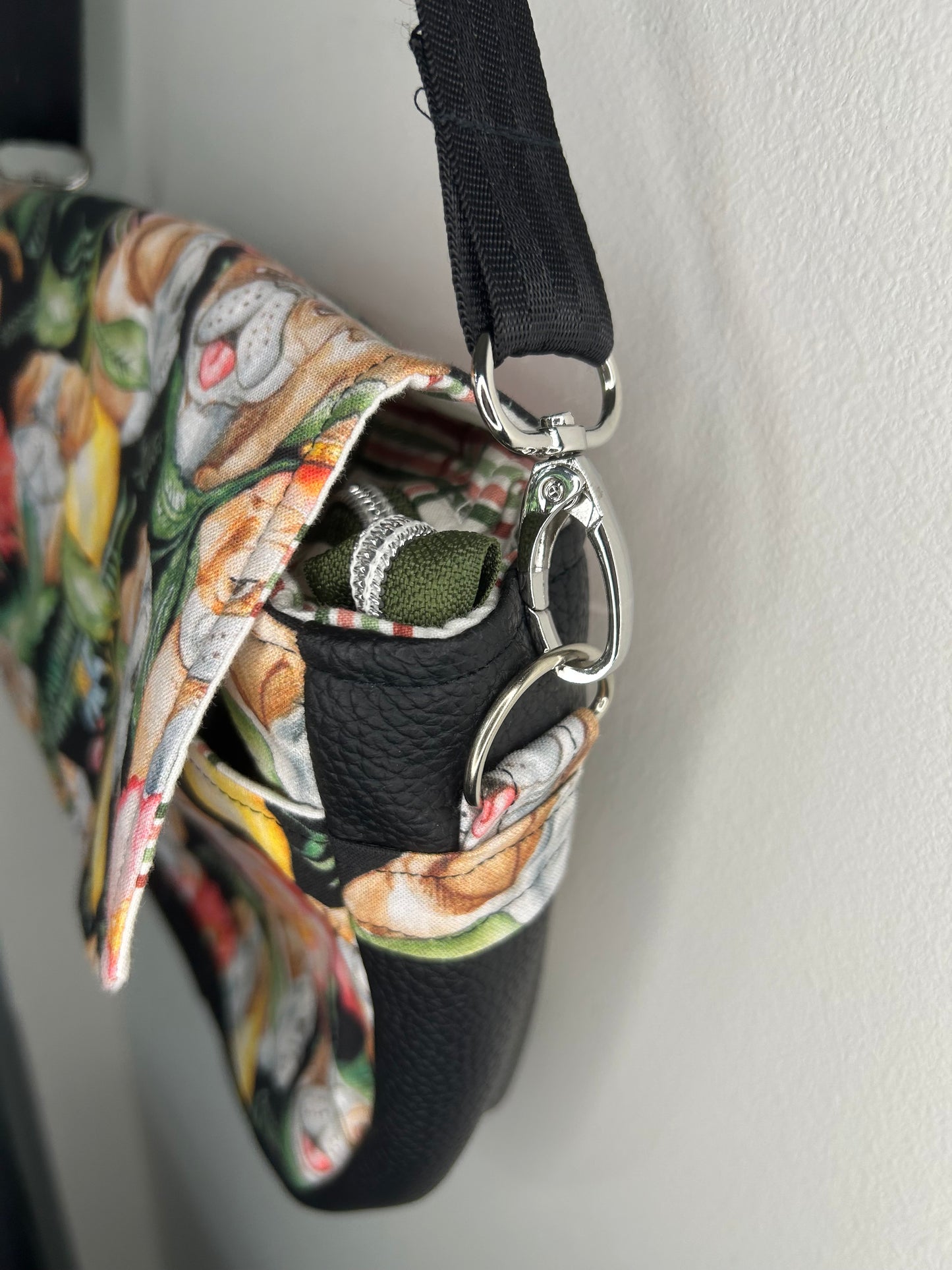 Lemons and Bulldog’s Serin Crossbody Bag
