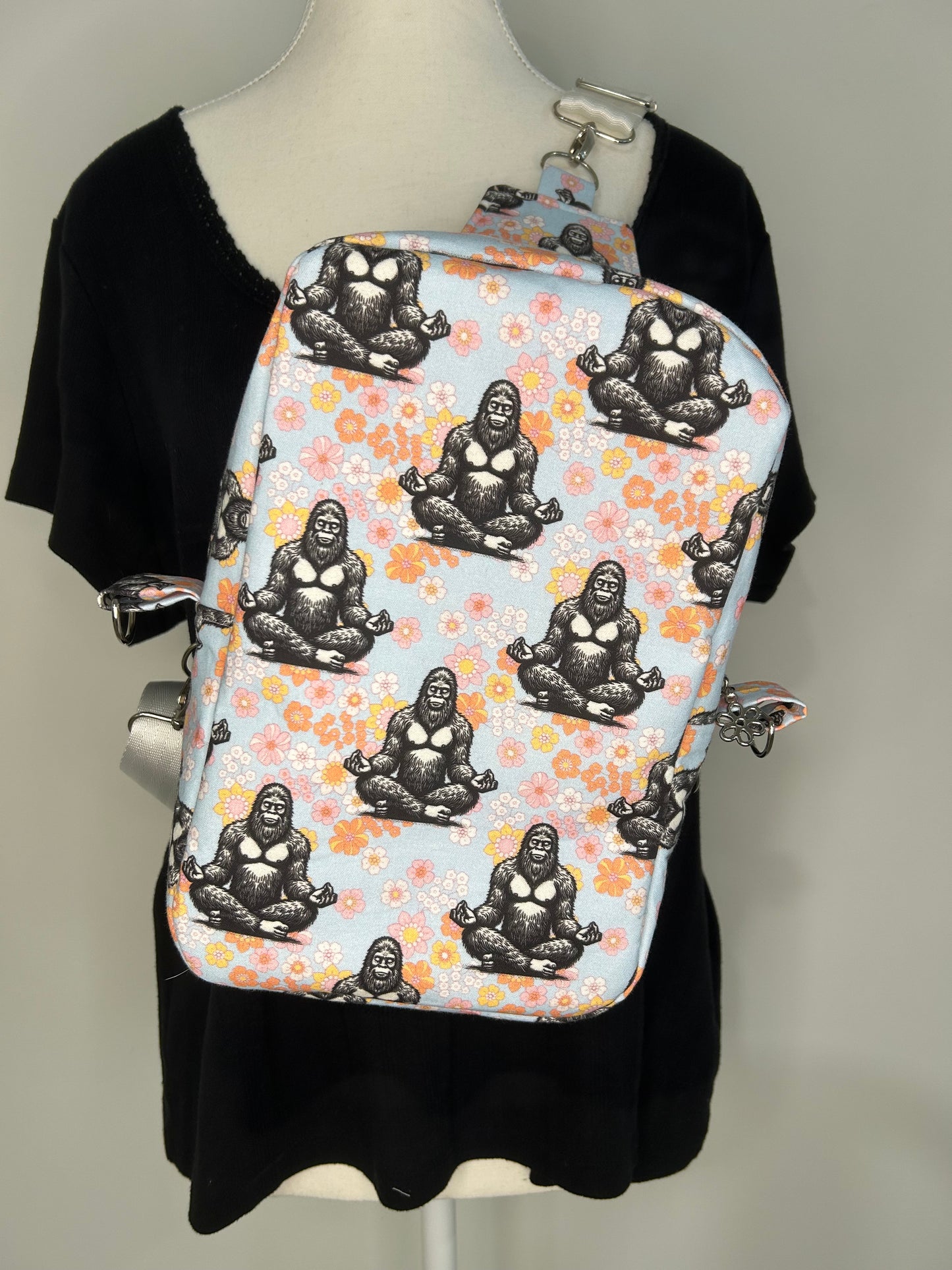 Yoga Bigfoot Modern Manda 3 in 1 Convertible Sling Bag
