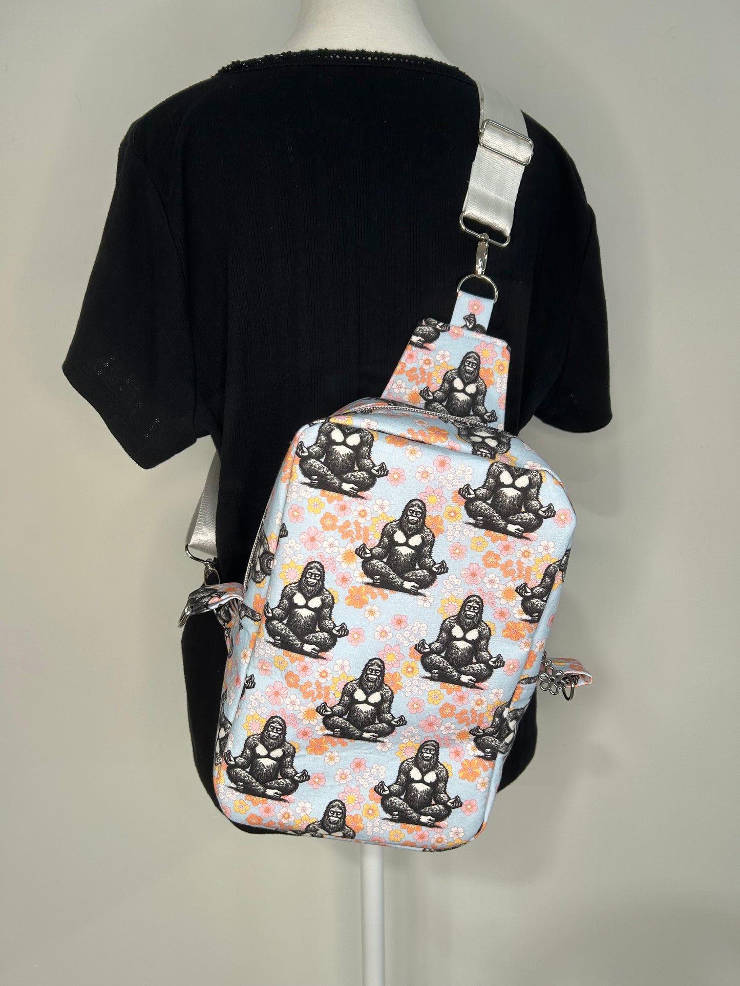 Yoga Bigfoot Modern Manda 3 in 1 Convertible Sling Bag