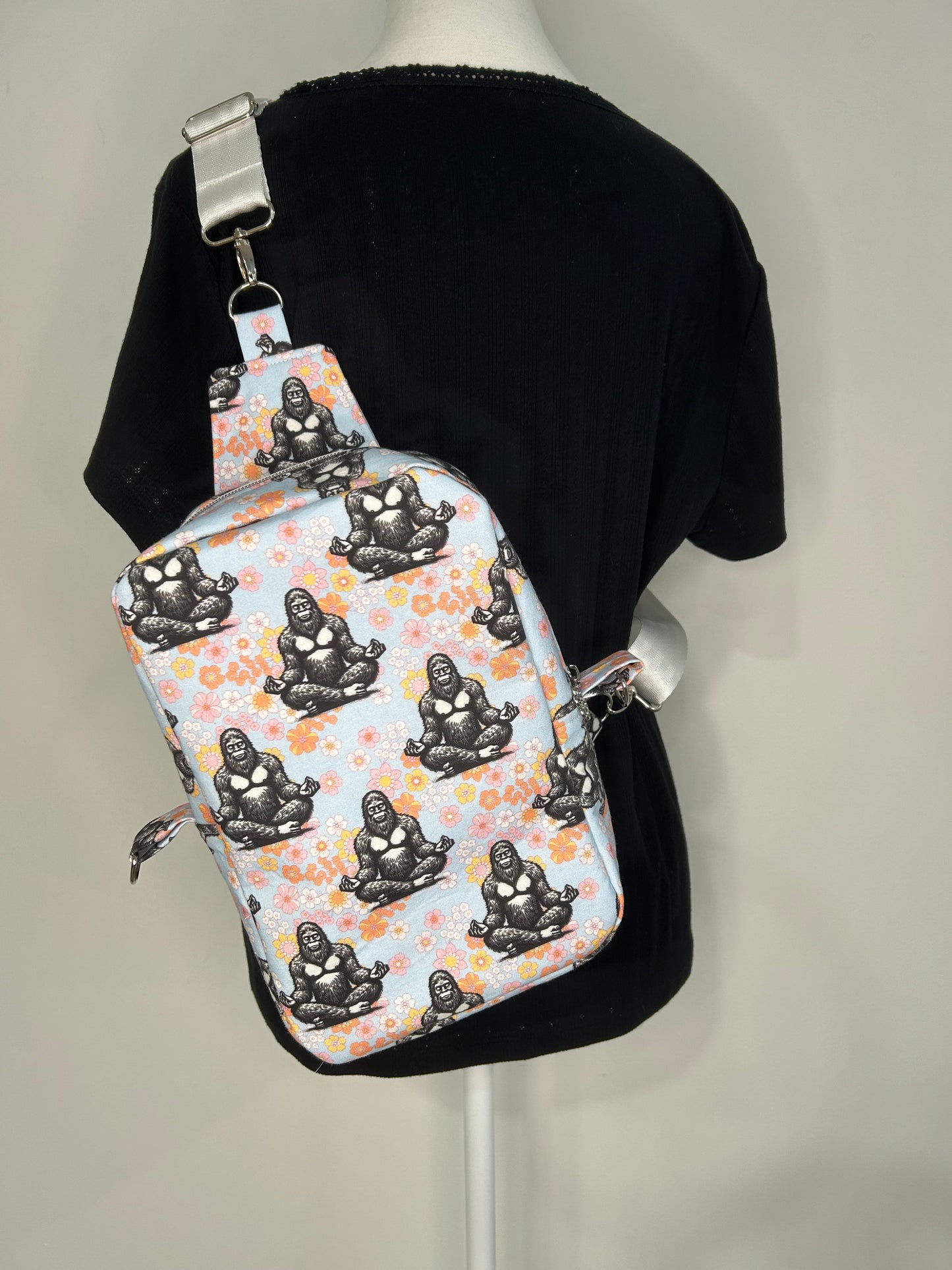 Yoga Bigfoot Modern Manda 3 in 1 Convertible Sling Bag
