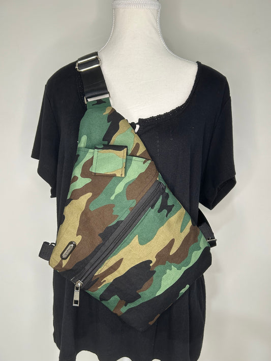 Unisex Camouflage Concealed Carry Convertible Sling / Crossbody and Shoulder Bag