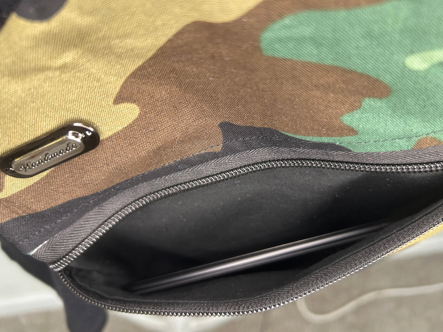 Unisex Camouflage Concealed Carry Convertible Sling / Crossbody and Shoulder Bag