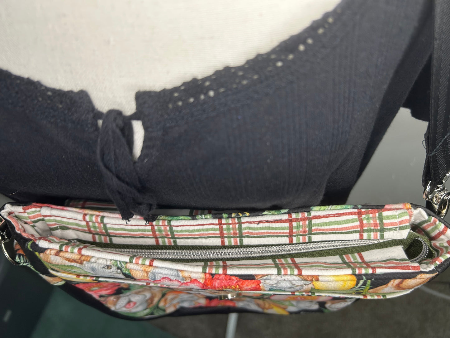 Lemons and Bulldog’s Serin Crossbody Bag
