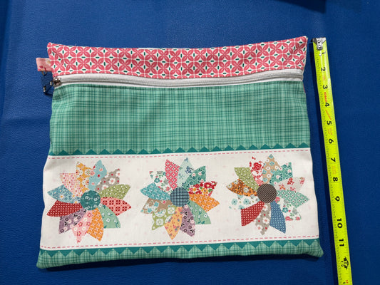 Large Pinwheel Lori Holt Project Bag