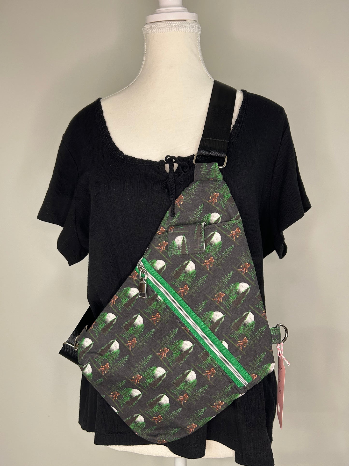 Moonlight Bigfoot Convertible Traveler Bag